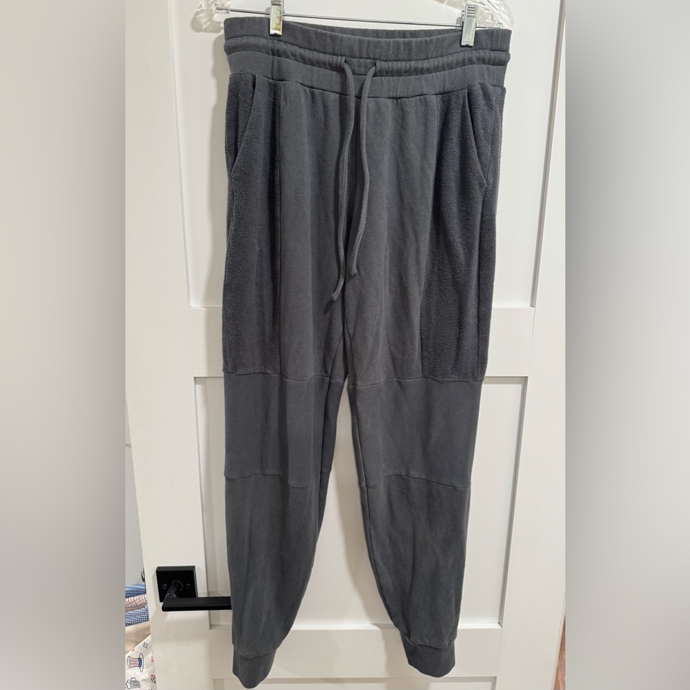 ALO Yoga Gray Sweatpants Comfortable Joggers